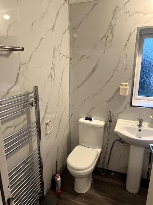 Spacious City Centre Home Near Hospital & M5 Устър Екстериор снимка