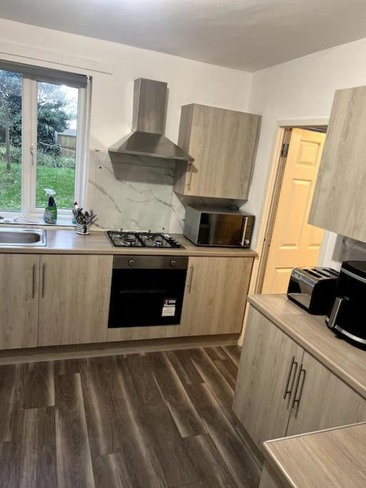 Spacious City Centre Home Near Hospital & M5 Устър Екстериор снимка